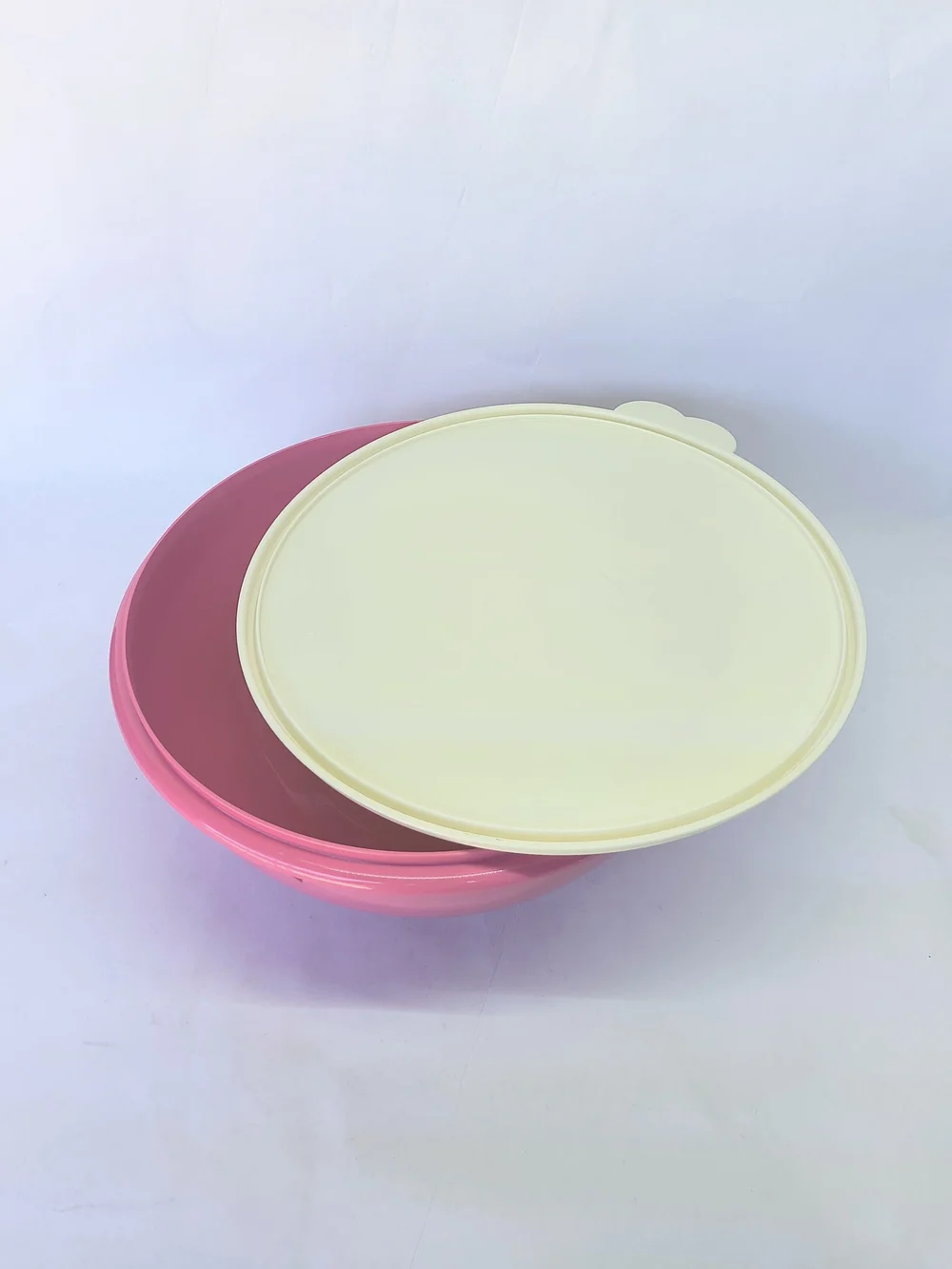 TUPPERWARE Pink Fix-N-Mix Bowl with Cream Lid